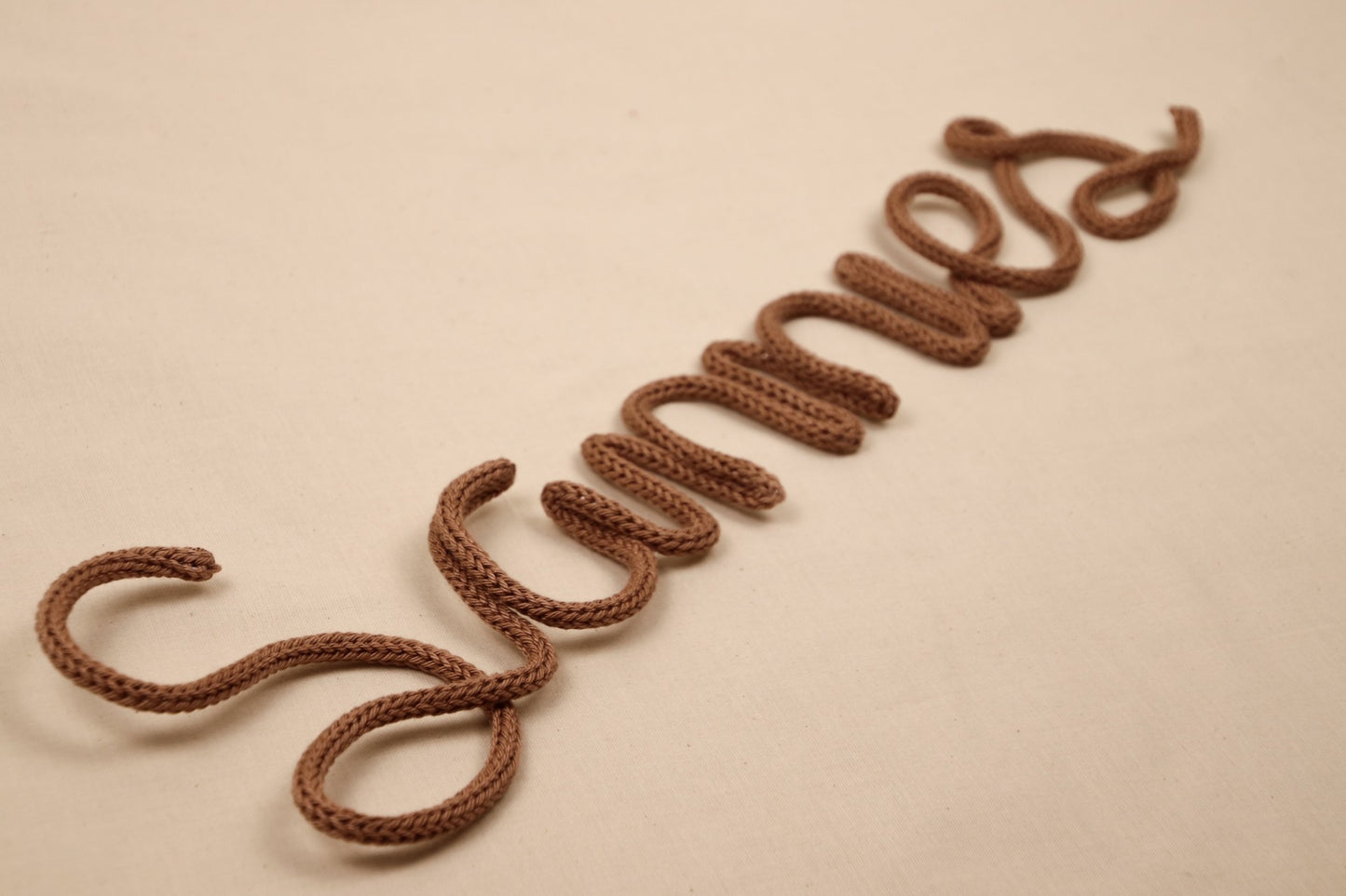 Naamhanger Medium (vanaf 3 letters)