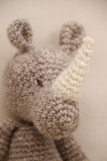Wollen knuffel Neushoorn
