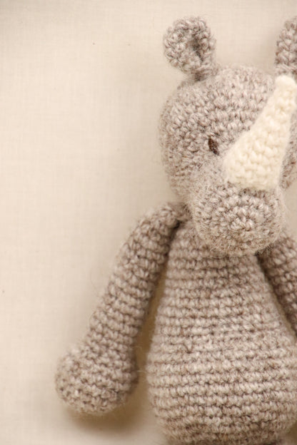 Wollen knuffel Neushoorn